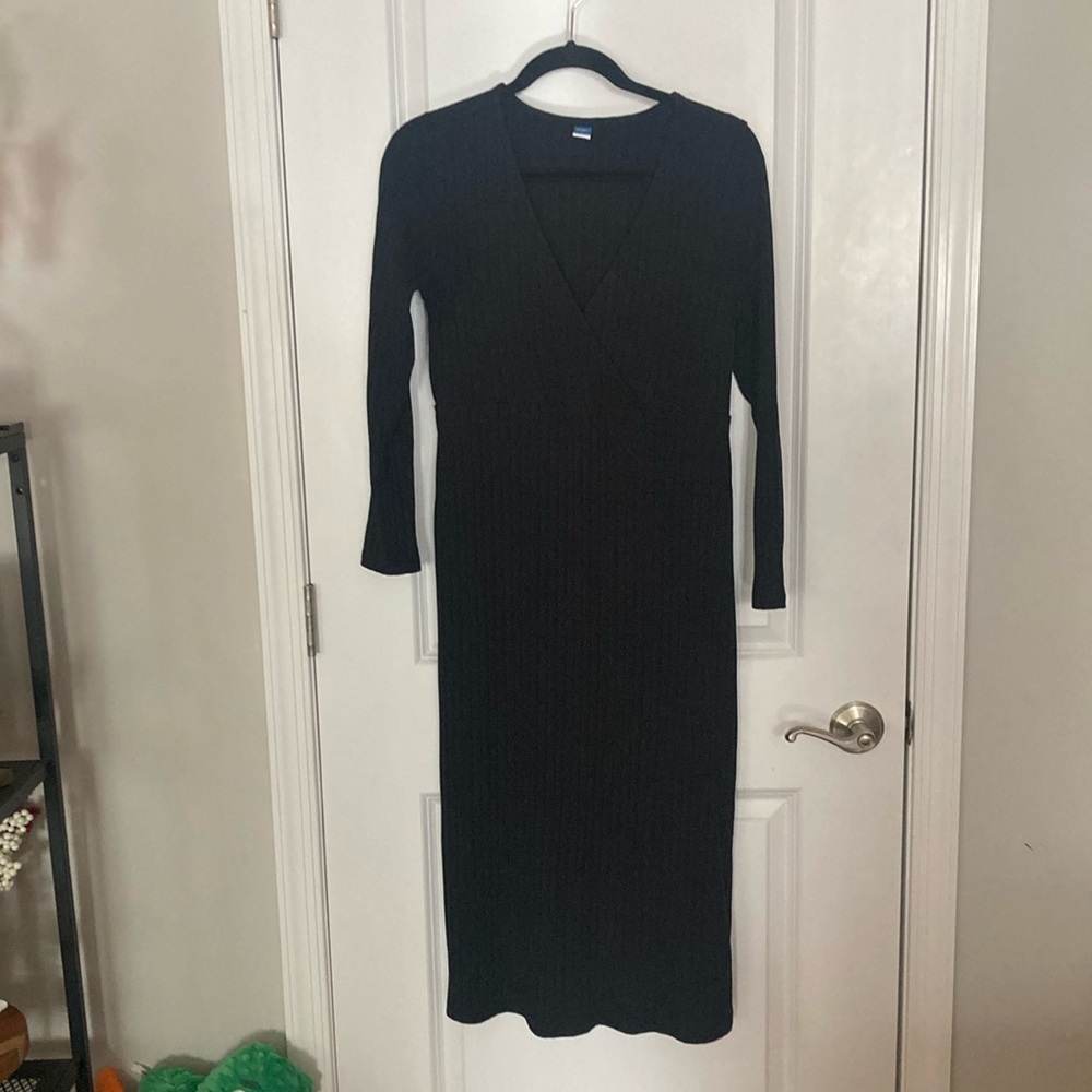 Old Navy black maternity dress with criss-cross bodice. Size M. Nursing friendly